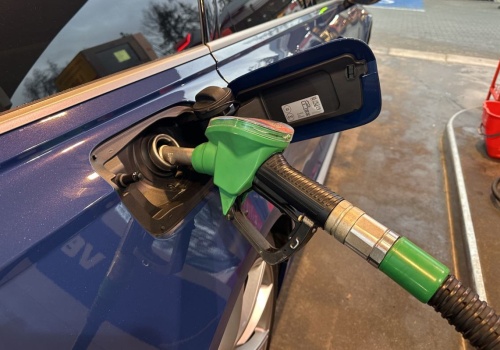 Trzycyfrowa ropa? Ten scenariusz właśnie przestał być teorią. Będzie drogo na stacjach