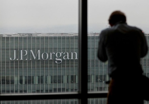 JPMorgan tnie prognozy wzrostu w Zatoce Perskiej. Konflikt z Iranem zwiększa ryzyko dla regionu