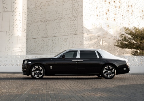 Biżuteria na kołach za miliony – Rolls-Royce stworzył auto, którego maskę rzeźbili laserem przez 5 lat