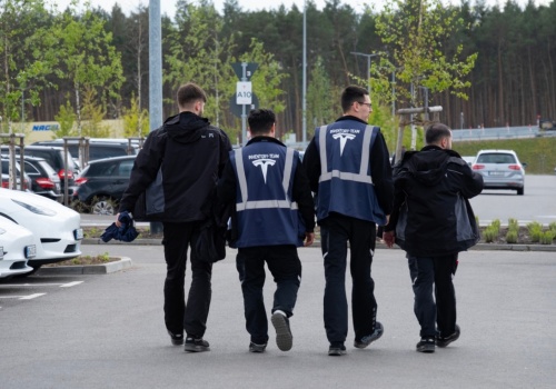 Polacy chcą bigosu i dodatków. Wybory w gigafabryce Tesli pod Berlinem