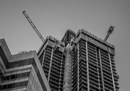 Branża budowlana pod presją. Co spędza sen z powiek firmom budowlanym?