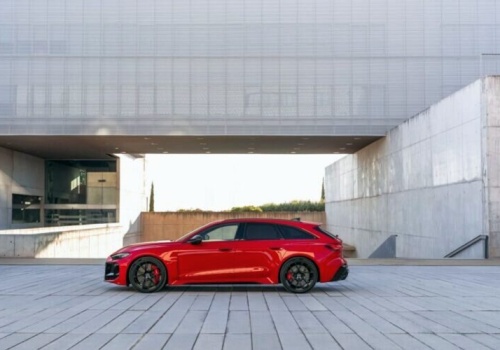 Nowe Audi RS 5 Avant mocno przytyło. Nawet Ford F-150 jest od niego lżejszy