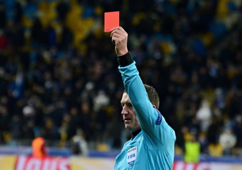 Nowe zasady zatwierdzone przez FIFA na Mistrzostwa Świata, aby ograniczyć stratę czasu i dać większą kontrolę VAR