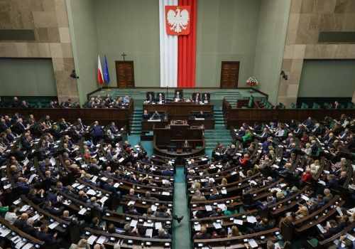 SONDAŻ. Pyrrusowe zwycięstwo KO. PSL i Polska 2050 poza Sejmem