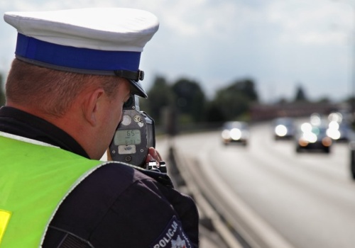 3 marca wchodzą nowe przepisy dla kierowców. Od jutra jedni szybciej wsiądą za kółko, a inni łatwiej stracą prawo jazdy