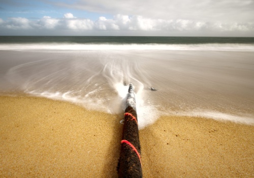 Koniec ery. Pierwszy transatlantycki kabel światłowodowy wydobyty z oceanu