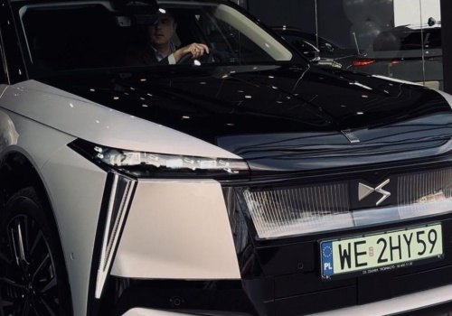 Kupił jednego z pierwszych DS N°8 w Polsce. „Od dawna żadne auto nie wywołało we mnie takich emocji”