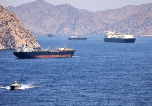 Zamknięta Cieśnina Ormuz znów straszy rachunkami. Co oznacza dla europejskiego przemysłu samochodowego?