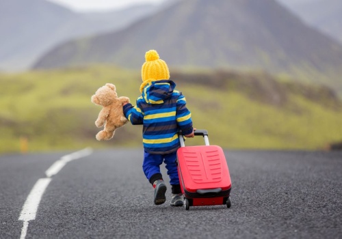 Podróż samolotem z dzieckiem – jak przygotować się bez stresu?