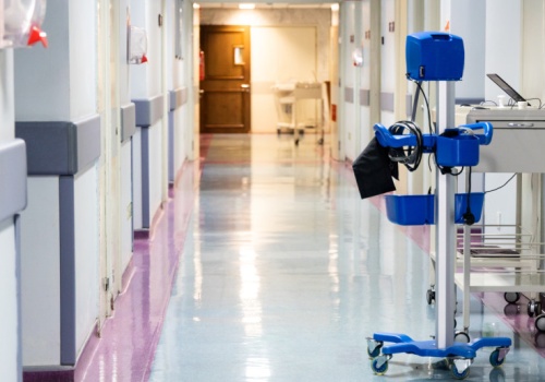 NFZ ma wypłacić od 30 do 100 proc. wyceny. Szpitale rozważają pójście do sądu