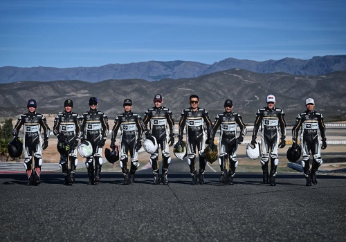 Żużel. Przeciwległa prosta: Czarny mat, złoty interes i finansowa krawędź (FELIETON)