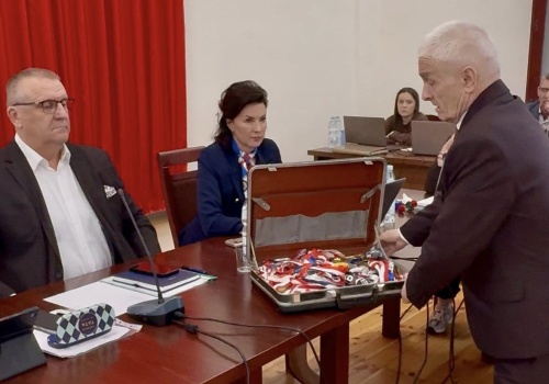 Gryf Kunów z mniejszym wsparciem gminy? Wieloletni prezes zaprotestował na sesji