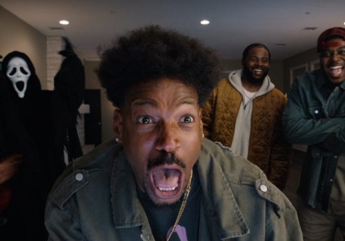 Straszny film 6 jest głupi, straszny, zabawny i właśnie dostał zwiastun
