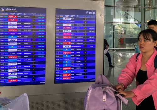 Wojna paraliżuje lotniska, ale prawo jest po stronie linii lotniczych. Mogą umyć ręce od odpowiedzialności za tych, którzy utknęli