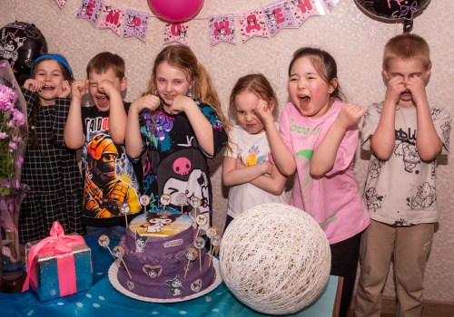 Zorganizowali przyjęcie urodzinowe. 