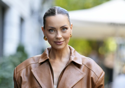 Najmodniejsze okrycia wierzchnie na wiosnę 2026. Wyprzedają się na pniu