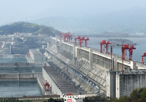 Budowali ją 17 lat. Jest tak duża, że spowodowała przesunięcie biegunów!