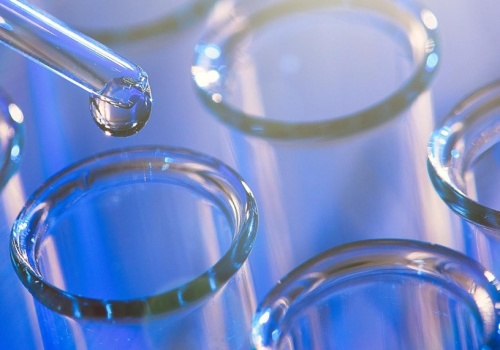 Nowoczesne chemiczne dodatki o szerokim zastosowaniu – gdzie i dlaczego się je wykorzystuje?