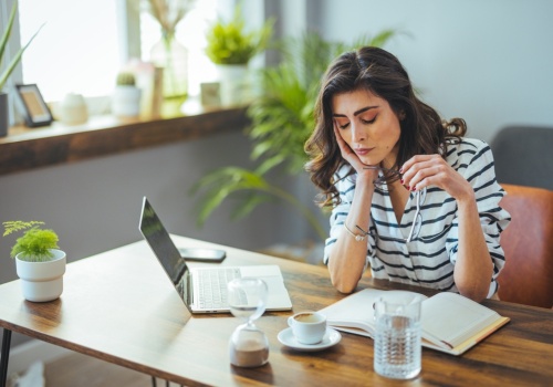 Juniorzy na rynku pracy: oferty są, ale start nie jest łatwy