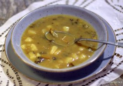 Zapomnij o kiełbasie i boczku. Ten postny żur z grzybami to prawdziwy król wielkopostnego stołu