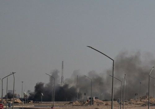 Ambasada USA w Kuwejcie dwukrotnie trafiona? Widoczne były kłęby dymu