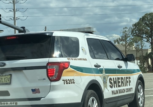 Wycelował broń w policjanta i pociągnął za cyngiel. Na szczęście broń nie wypaliła