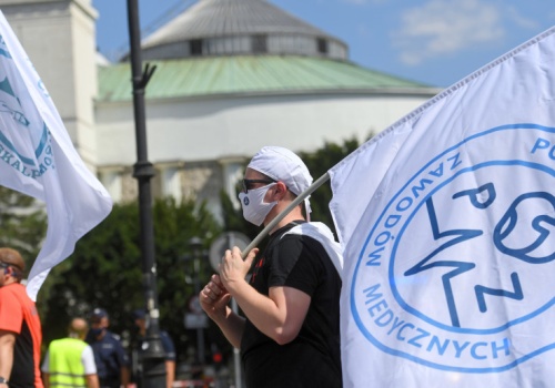 Dzisiejszy protest szpitali odwraca logikę sporów. Gra do jednej czy dwóch bramek?