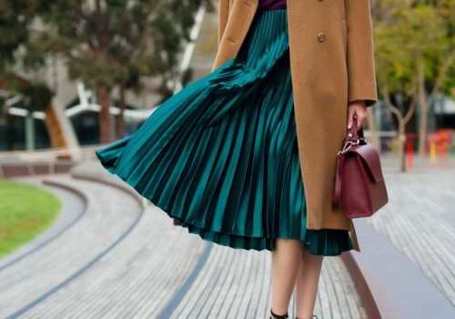 Nie wiesz jakie buty dobrać do spódnicy? Te modele wysmuklą sylwetkę