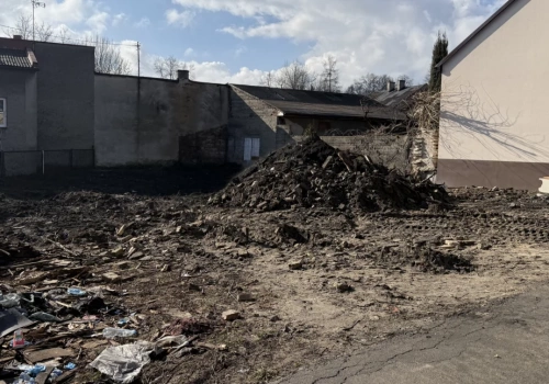 Nowe ustalenia policji w sprawie ludzkich szczątków w Szczakowej. Śledczy przeszukali teren oraz gruz