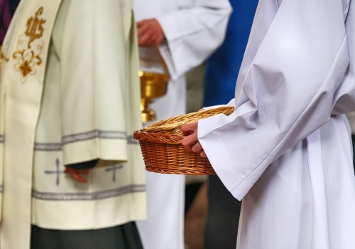 Nowe zasady karania w Kościele. Duchowni mogą zapłacić ponad 90 tys. zł