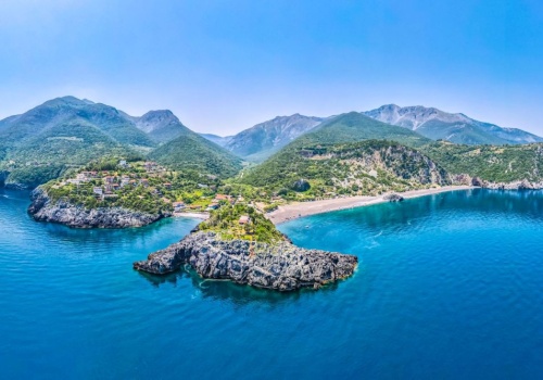 Grecka wyspa Ebuea z all inclusive za 1279 PLN 🌊🍹 Loty + ⭐⭐⭐⭐ hotel spa przy plaży 🏖️☀️