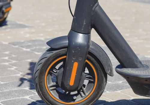 Koniec z legalną jazdą hulajnogą elektryczną. Wprowadzono limity wieku