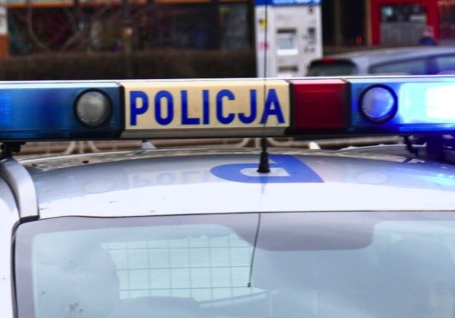 Bytom: Martwili się o bliskiego i wezwali pomoc. Ruszył na policję z szablami, padły strzały