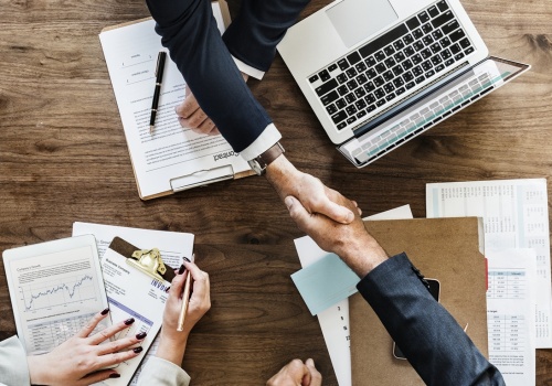 Co drugi przetarg kończy się złożeniem jednej oferty. Oni chcą to zmienić