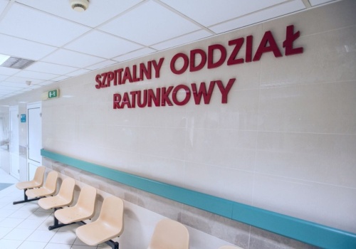 Surowy wyrok dla 60-latka, który szarpał pielęgniarki i policjanta na SOR