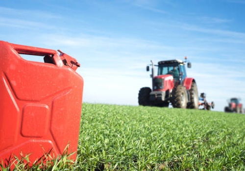 Cena ropy gwałtownie rośnie w kluczowym dla rolników okresie. Dostawy paliw niezagrożone?