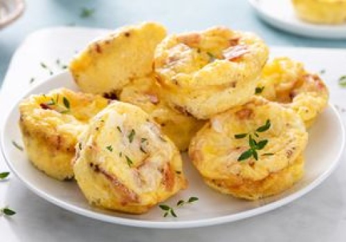 Robię zamiast jajecznicy i kanapek. Śniadaniowe babeczki zajadają nawet niejadki