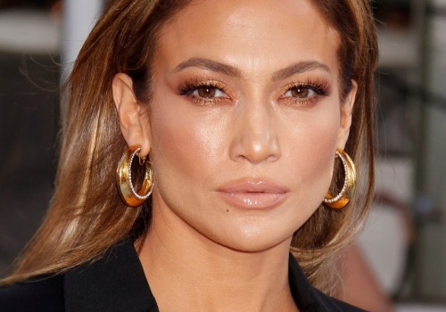 Najbardziej modelujące spódnice w historii. Jennifer Lopez je uwielbia, a wiosną znów będą modne