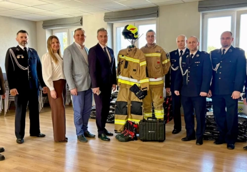 Nowe wyposażenie dla strażaków i służb z gminy