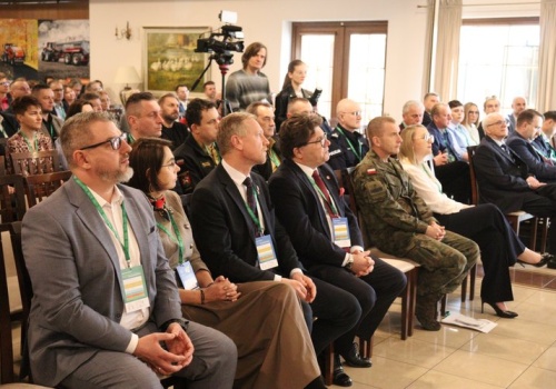 Od rana w Wieluniu trwa konferencja dotycząca zarządzania strategicznymi obiektami w sytuacjach kryzysowych (zdjęcia)