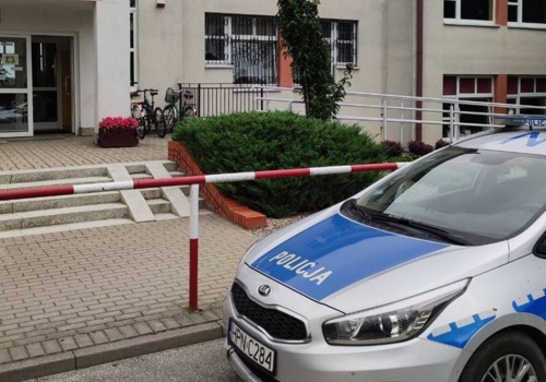 Niepokojące sceny przy szkole na Mazurach. Rodzice boją się o własne dzieci