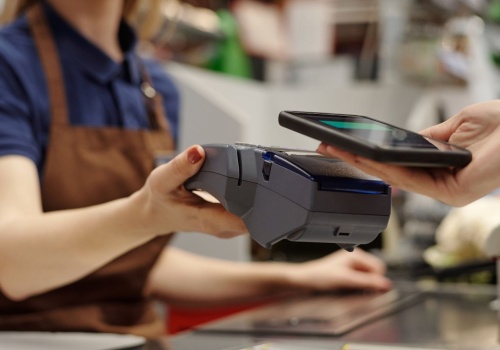 Kasjerka wymyśliła, jak oszukiwać na kasie. W dwa miesiące 