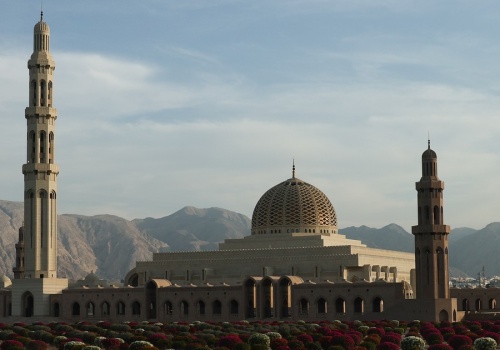 Atak na Iran. Polskie biuro podróży zawiesza loty od Omanu