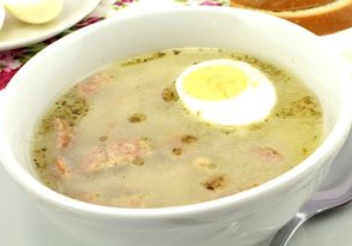 Na Wielkanoc zawsze robię właśnie taki żurek. Jest aksamitny, zawiesisty i pełen smaku