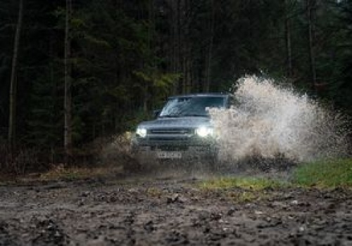 Land Rover pracuje nad małym Defenderem. Ma być konkurentem dla Mercedesa