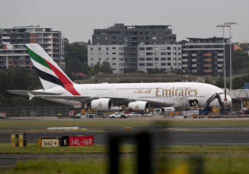 Powoli wraca ruch lotniczy. Rejsy rozkładowe nadal odwołane