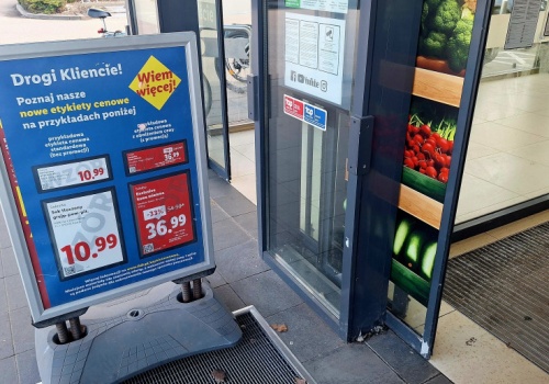 Lidl zmienia cenówki we wszystkich sklepach. Nowy kolor może mylić
