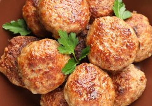 Dodaję do mielonych zamiast bułki. Nie pękają, nie rozpadają się i są bardzo soczyste