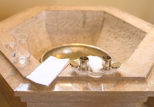 Wielka Brytania: rekordowa liczba katechumenów przyjmie Sakrament Chrztu Św.