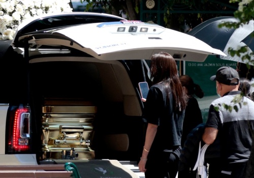 Złota trumna i tłumy żałobników na pogrzebie. Meksyk pożegnał 